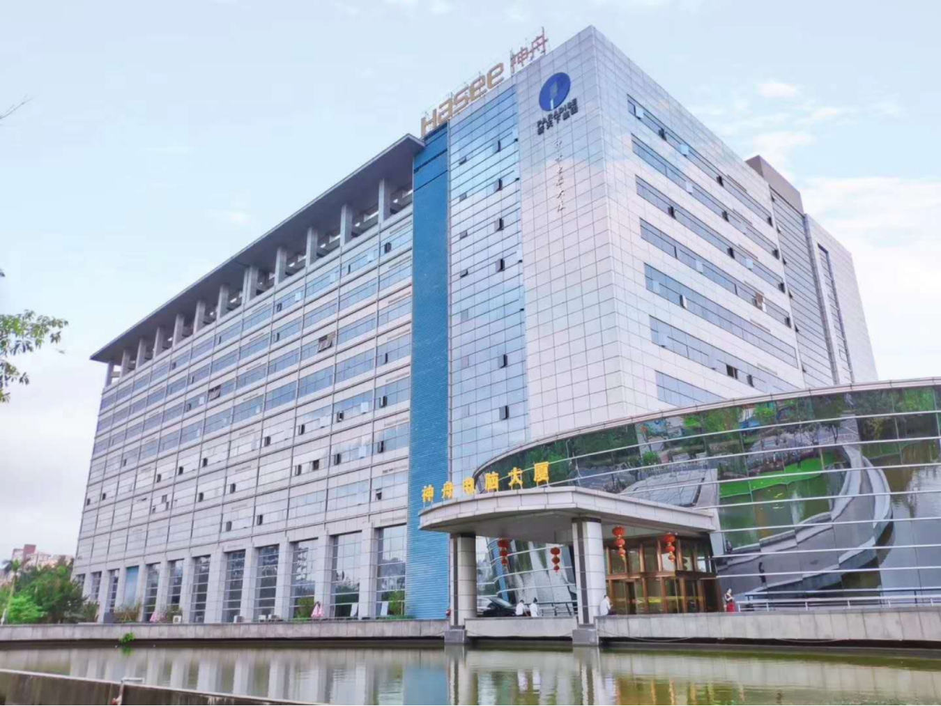 旺龍跨品牌電梯調度系統落地深圳神舟電腦大廈，打破不同電梯之間的技術壁壘、技術障礙，實現電梯群控、和諧共享！